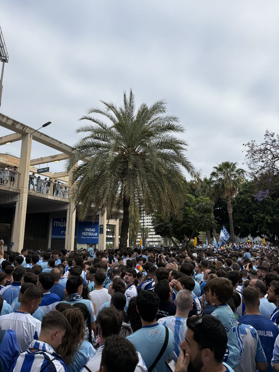 jeketiezo's tweet photo. Miércoles a las siete de la tarde y mira tú cómo está esto. https://t.co/TzzEh3NVRo