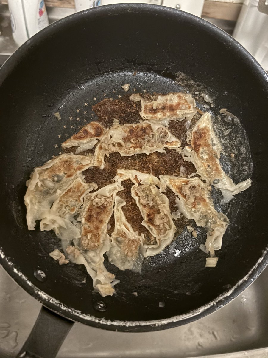 nagaga8's tweet photo. 裏全部もっていかれ🥟 https://t.co/VHE8DqHObv