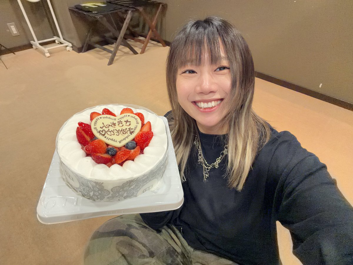 POCHI_MOSHIMO's tweet photo. 36歳！！！ありがとう！！！
まだまだ燃えてかけ進みます！！！🔥 https://t.co/3cQpHO0oke