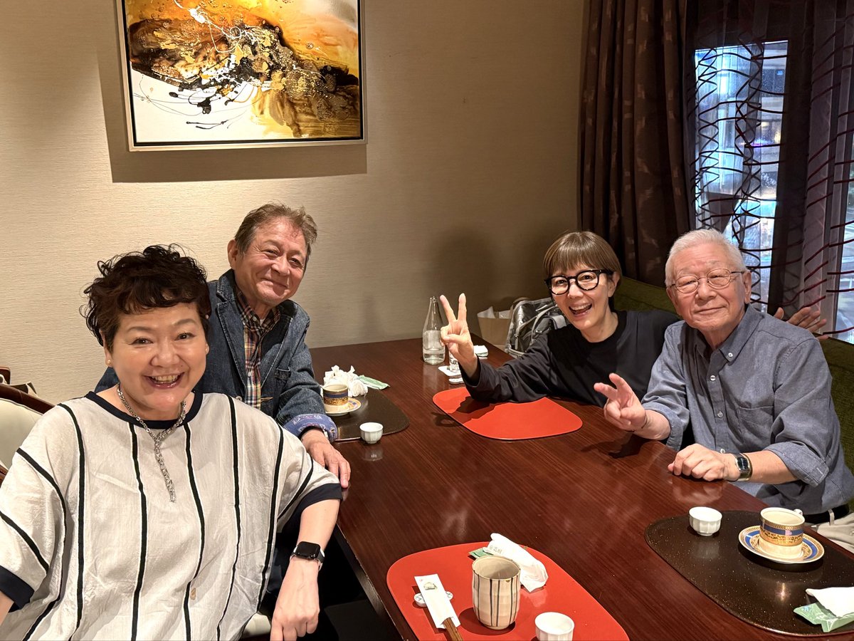 ChikaSakamon's tweet photo. 「キャッツ♥アイ会」　

最初は三人姉妹でごはんを食べていたの…それからトシ役の安原義人さんが加わり…
内海賢二さんご命日に近い日に集まるようになってからは、13回目ですって。

初日が 近く、大忙しの次女瞳お姉、
戸田恵子さんが今年もバシッと仕切ってくれました❤️  
↓ https://t.co/J383pbPDdB