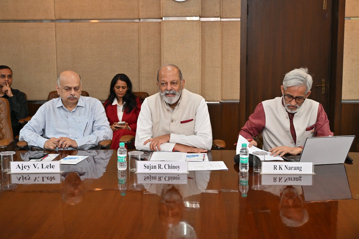 IDSAIndia's tweet photo. DG MP-IDSA @SujanChinoy inaugurated the First Round Table (RT-1) on “Propulsion Systems: Atmanirbharta and Co-development” as part of third Delhi Defence Dialogue 2026 ( #DDD2026 ) preparations. The first session deliberated on the “Indigenous development of land, air, space and naval Propulsion Systems”. The Stakeholders from MoD, @DRDO_India , DPSUs, industry, academia, start ups, MSMEs etc. participated in the deliberations.