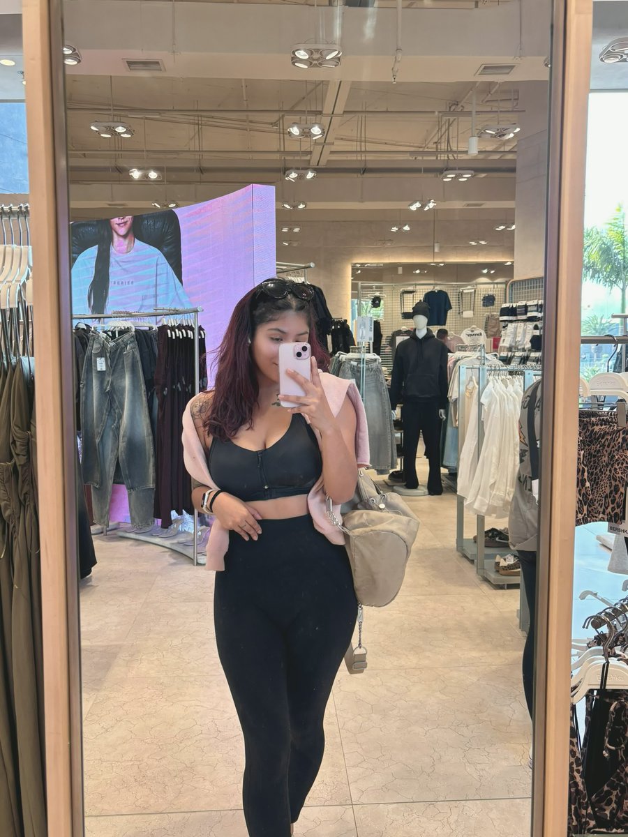 BigTtsMia's tweet photo. trying to play it cool or are you actually obsessed? check my pinned tweet.. 😈 https://t.co/oFIHosoTkP