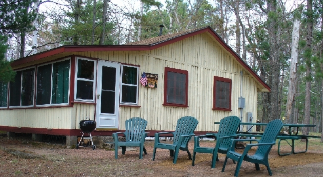 itscabintime's tweet photo. https://t.co/MAw8DJFfJ3 Discover Arbor Retreat on Little Arbor Vitae Lake in St. Germain, WI! 4BR/2BA log cabin w/ private dock, fishing &amp; paddle boats, WiFi &amp; campfire pit. Steps from dining &amp; trails. Book direct for best rates &amp; local service! #itscabintime #bookdirect https://t.co/m8qS1v6xfP