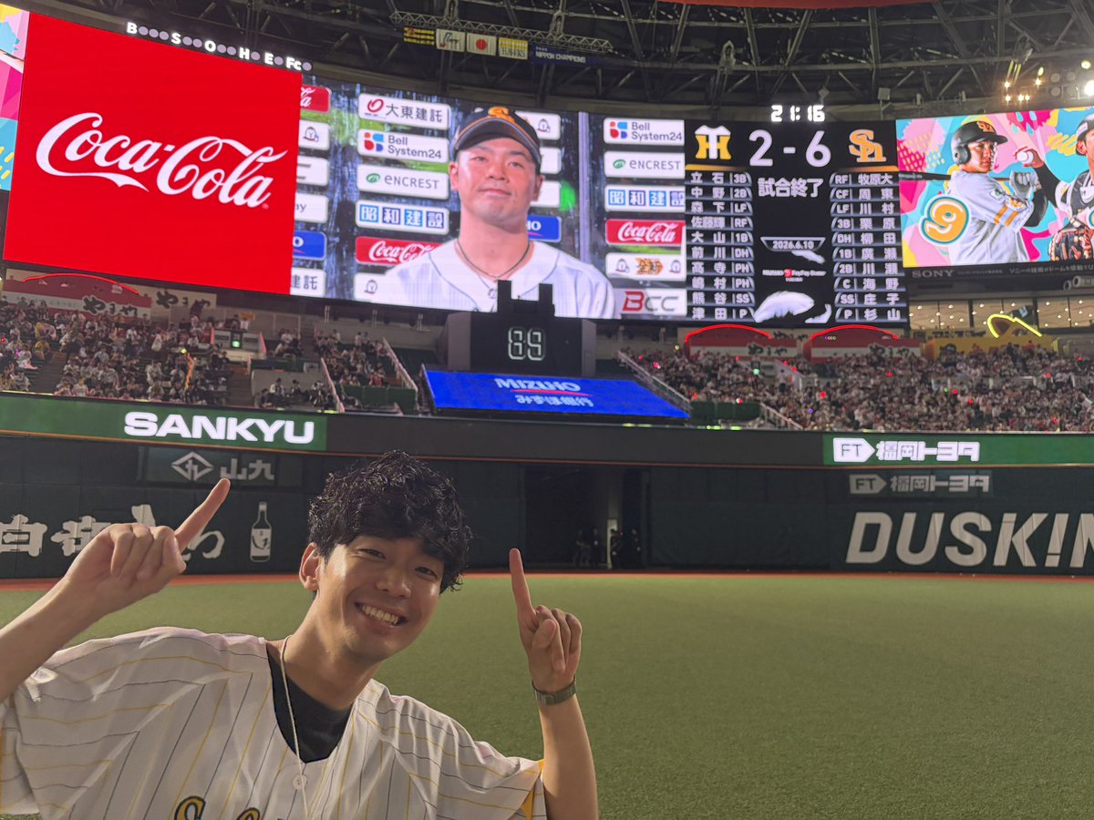 ot__262's tweet photo. たかほー！！！
近ちゃんとギータ合わせて3本もホームラン見れたー！！😆
そして！
近藤選手とハイタッチできました✋
しばらく手は洗わないよー！
 #sbhawks https://t.co/8dYhW23Pwt