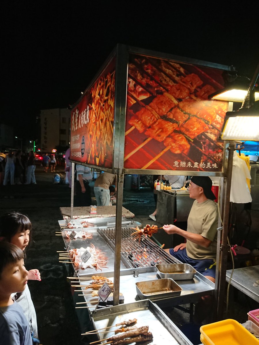 0_just_fun_0's tweet photo. 逛夜市～ https://t.co/FpDjkxH9Gc