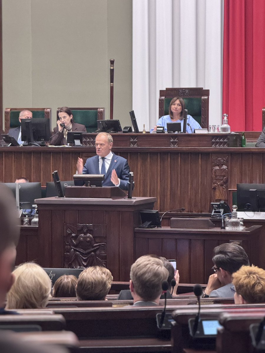 GabrielPatryk's tweet photo. „Opamiętajcie się !” - bardzo ważne słowa premiera @donaldtusk do wszystkich, którzy judzą na obcych, sprawdzają czystość pochodzenia. To uderza w fundamenty naszej Republiki. Szczucie na Polaków ze względu na ich pochodzenie uderzaja w bezpieczeństwo Rzeczpospolitej.#SilnaPolska https://t.co/3BAalHtxqP