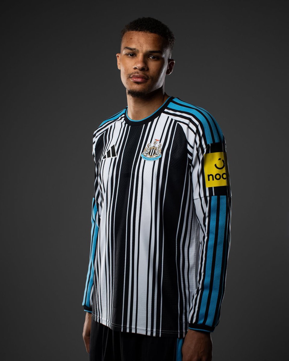 EPLBible's tweet photo. Newcastle United’s home shirt is easily the worst shirt in Premier League history. https://t.co/RDvlDP6edA