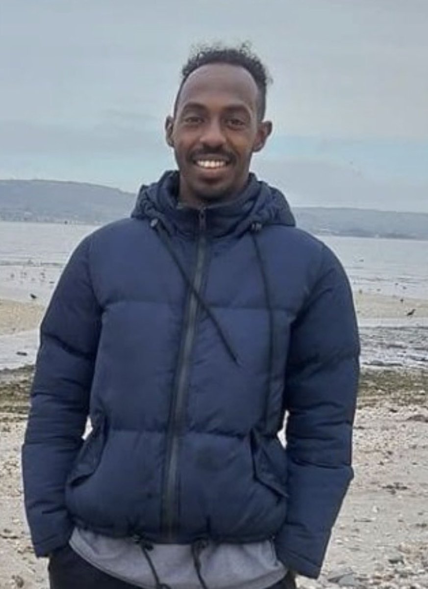 TomaszGrzywacz3's tweet photo. Hadi Alodid. Fachowiec od odcinania głów. Z Sudanu do Belfastu dostał się przez Morze Śródziemne i Paryż. Ma status asylum seeker w UK.

Masowa imigracja to samobojstwo Europy. My mamy jeszcze czas. Żadnych relokacji, szczelne granice. To kwestia bezpieczeństwa narodowego. https://t.co/gnQx4d4rso