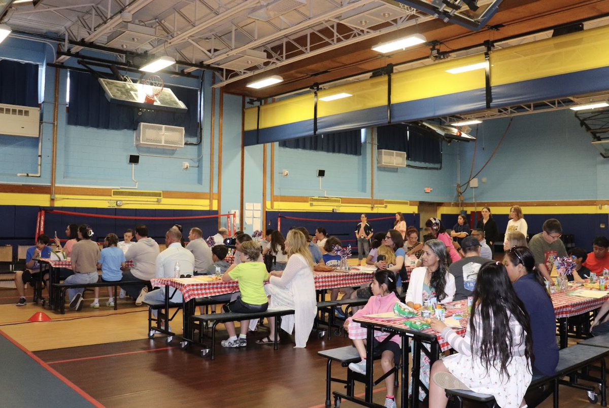 rsufsd's tweet photo. 📖 Words came to life at Remsenburg-Speonk Elementary School during the annual Fourth Grade Poetry Picnic! https://t.co/QqAgK72E8t