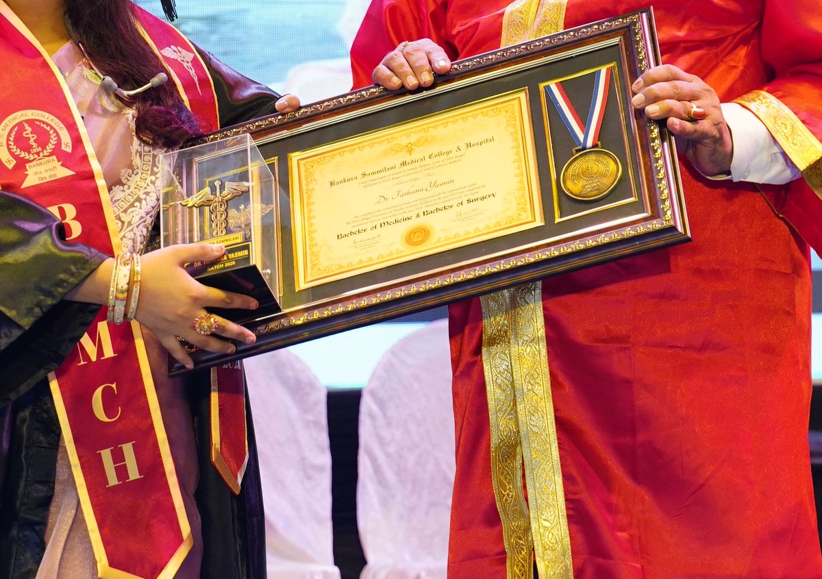 doolsetstudy's tweet photo. life update: got graduated and had birthday all in a month :] https://t.co/fX4u26SGEK