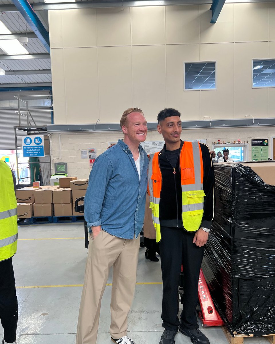 BVSC's tweet photo. More moments from @WMmultibank, as seen on @BBCMorningLive. @BVSC are proud to support @WMmultibank showing partnership, community and impact in action 🙌

https://t.co/bzmxBBb5w7

#Multibank #Sportsrelief @comicrelief #Amazon https://t.co/x9NcNgPGBM