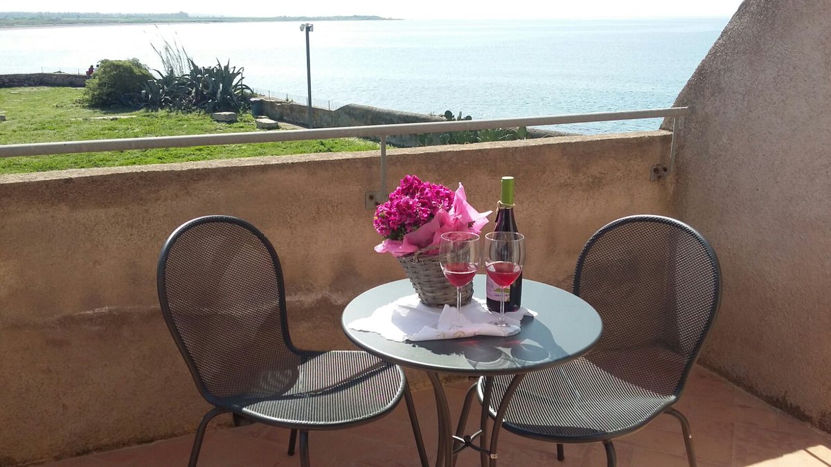 Castello_Severa's tweet photo. ☀️ Quest’estate concediti una pausa speciale sul mare! 🌊Soggiorna nell’antico borgo del Castello di Santa Severa, tra storia, relax e tramonti indimenticabili. 🏰
📍 Ostello del Castello di Santa Severa
📩 ostello@castellodisantasevera.it
🔗 info: https://t.co/UiPNOYk2AJ https://t.co/JQ0ByAZYb6