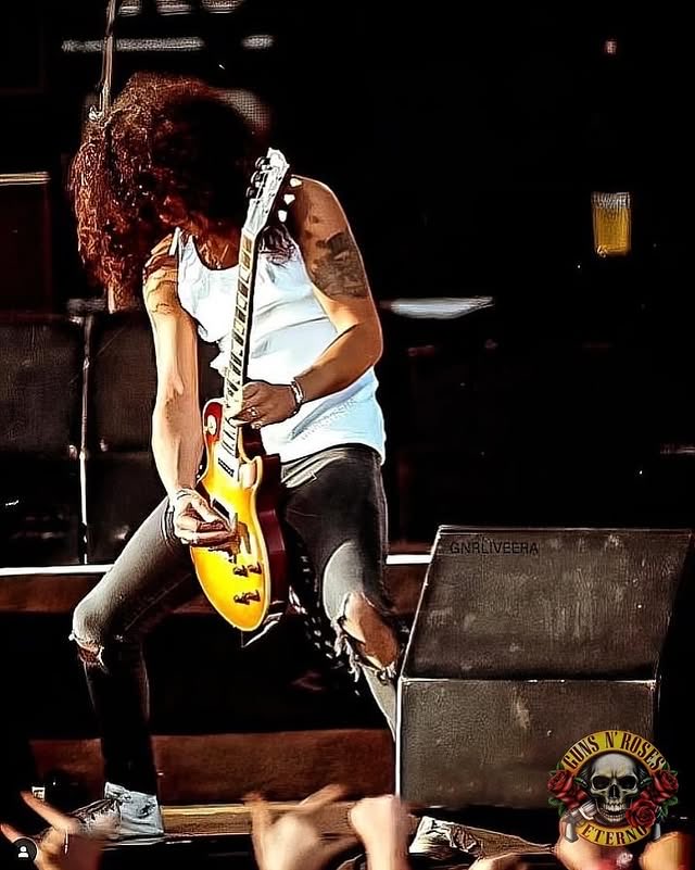 Trashed Slash 10 de junho de 1993, @gunsnroses se apresentou no estádio Valle Hovin ...