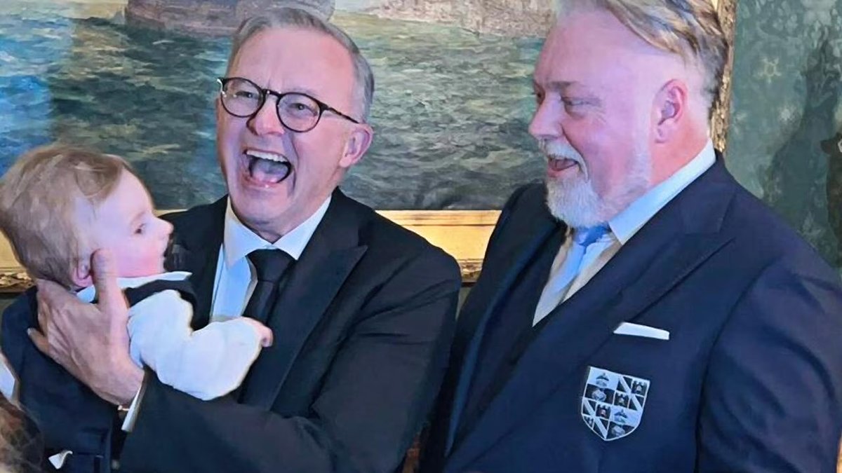 Bear985's tweet photo. @RichardYabsley @AlboMP No self interest in this photo https://t.co/FyQMICSJxw