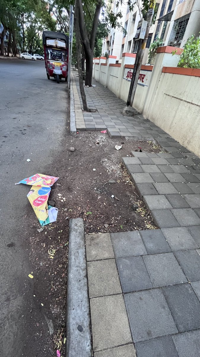 clean_pune's tweet photo. These are the status of most footpaths of Pune Shocking how the city is becoming one of the worst infrastructure city to live in  ⁦@ChaloPmc⁩ https://t.co/xpXvAjVJKi