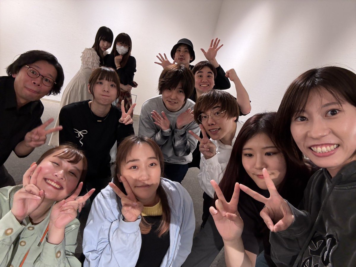 eripeko0802's tweet photo. Connect World稽古初日のような2日目のような。
(先週は顔合わせだけど、読みはもちろんフリ入れやらもしたので稽古してる気分笑)

途中の動きもつけていただいて、
台本もばーっと最後まで。

朗読なのにいっぱい動きます笑

ラミィさんと仲良くなるぞ。 https://t.co/aJxIJRb7e0