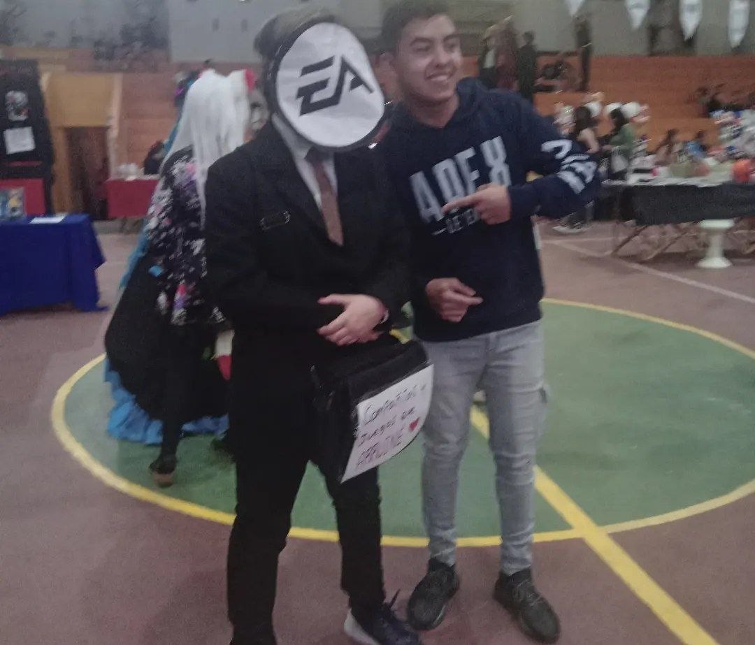 NambaGamba's tweet photo. Hace años vi en pinterest un cosplay de EA y lo llevé a la otakunation pq quería ir vestida de algo sí o sí 
Un beso grande a Flancito por pasarme esto https://t.co/uMoWV7F2Or