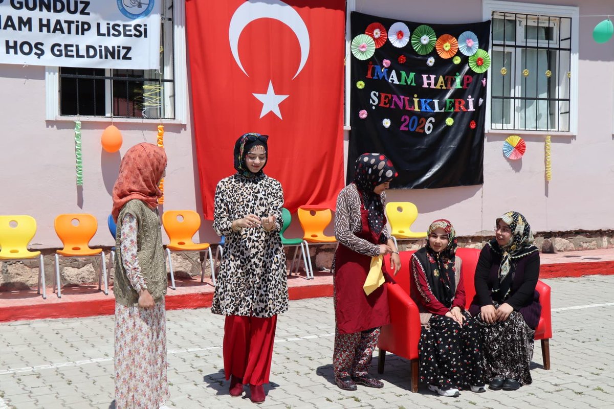 tercan_kymk's tweet photo. Kaymakamımız Sayın Neslihan KISA DUMAN, ilçemiz Şehit Recep Gündüz Anadolu İmam Hatip Lisesi öğrencileri tarafından hazırlanan geleneksel imam hatip şenliğine katıldı. https://t.co/fs854nM1JS