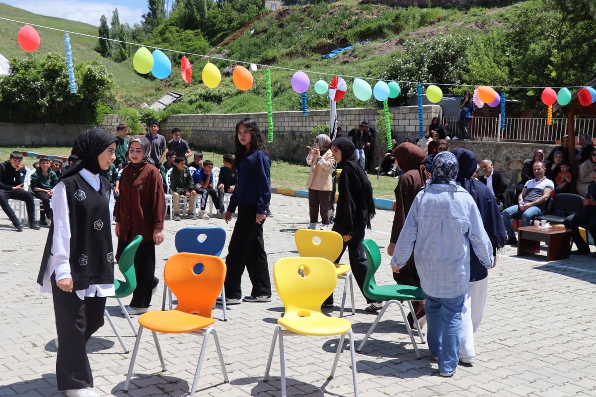 tercan_kymk's tweet photo. Kaymakamımız Sayın Neslihan KISA DUMAN, ilçemiz Şehit Recep Gündüz Anadolu İmam Hatip Lisesi öğrencileri tarafından hazırlanan geleneksel imam hatip şenliğine katıldı. https://t.co/fs854nM1JS