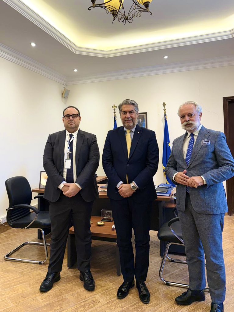 Gr_Embassy_Doha's tweet photo. Ο Πρέσβυς της Ελλάδος στη Ντοχα μαζί με τον νεοαφιχθέντα Σύμβουλο Οικονομικών  &amp; Εμπορικών Υποθέσεων της Πρεσβείας, κ. Λεωνίδα Χαρίτο, υποδέχθηκαν  σήμερα στην Πρεσβεια τον κ. Αλέξιο Ζελιώτη, Δ/ντη Εμπορικής &amp; Εταιρικής Ανάπτυξης του Doha Exhibition &amp; Convention Center https://t.co/dBc5TMz4X0