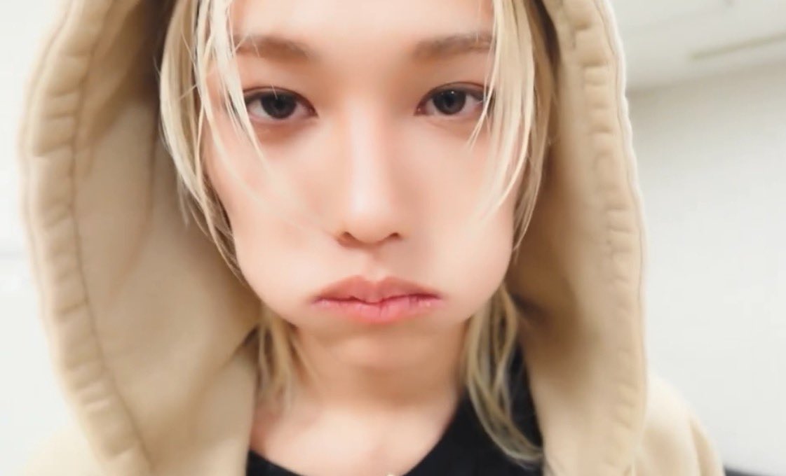 lfy0915's tweet photo. 바나나 냠냠 https://t.co/kNT6yH214N