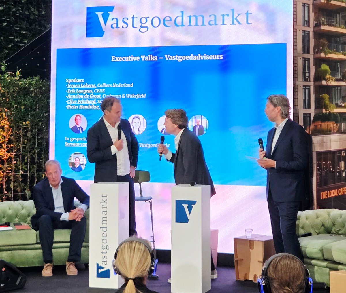 Colliers_NL's tweet photo. Onze CEO Jeroen Lokerse neemt deel aan de Executive Talks van #Vastgoedmarkt: 
een bijeenkomst van de CEO’s van de vijf grootste vastgoedadviseurs van Nederland op #PROVADA. Aan de hand van diverse stellingen komen zij tegenover elkaar te staan. Heel erg interessant! https://t.co/uUxmpQGfiO