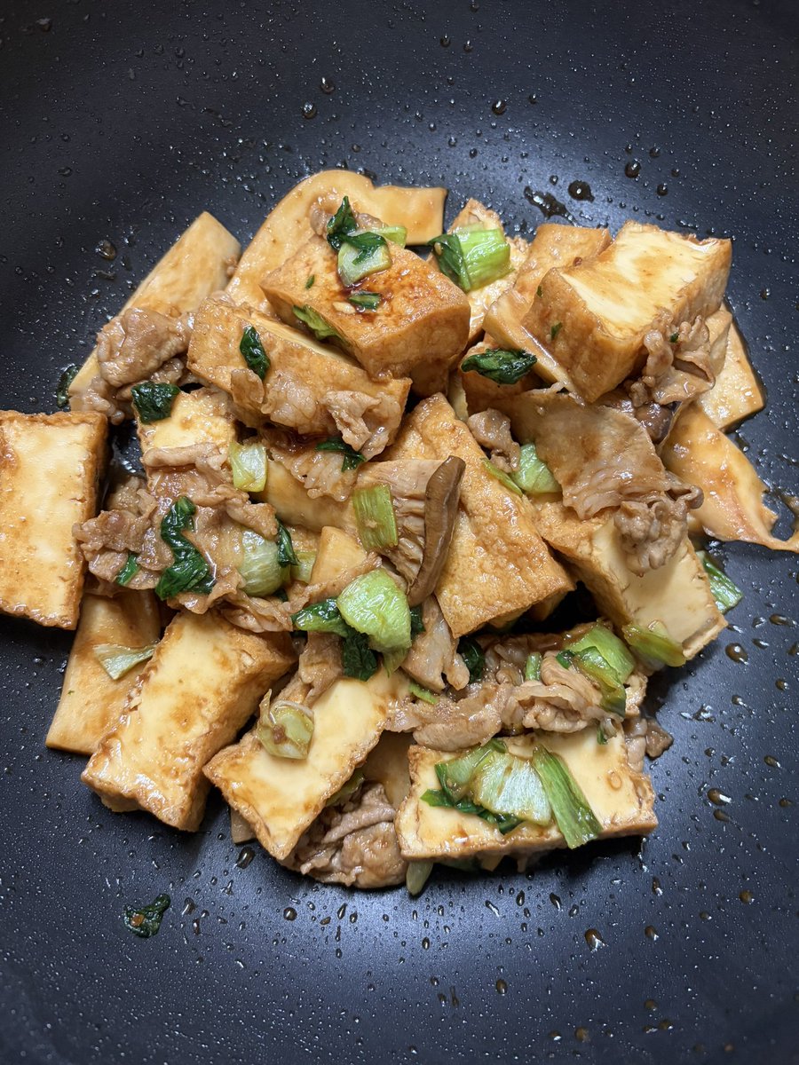 ga_fcu's tweet photo. #おうちごはん 
#料理記録 
鶏むね塩麹炒め
厚揚げ豚味噌炒め
大根サラダ🥗

やはり誰かが私を太らそうとしている。。（アイスは美味しい）

美容院帰りに日々草の苗を買ってきたよ。明日植え替える〜🍀ここ数年の我が家の玄関先は季節ごとにパンジーと日々草で交代しております。強くてかわいい😚💕 https://t.co/x1YYNblKK8