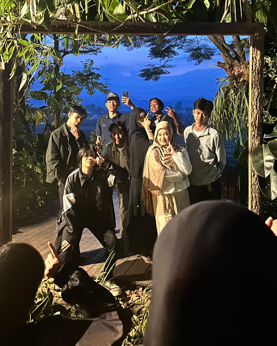 z00zui's tweet photo. tahun ini baru ngerasain healing yang bener bener healing after digempur semester 4 yang bikin stress gila, lopyu ol😘 https://t.co/erul475kKe