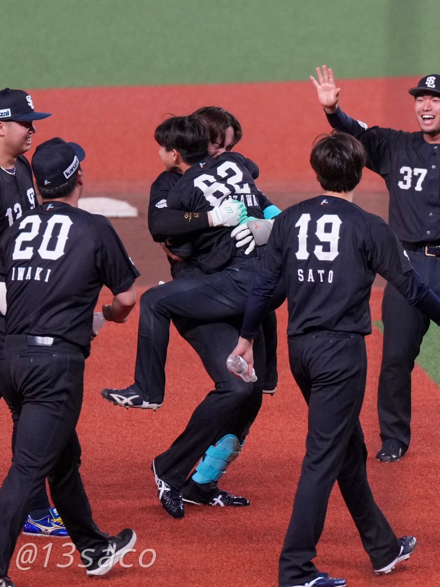 13saco's tweet photo. ハセシンサヨナラタイムリー
西口監督通算100勝ｷﾀ━━━━(ﾟ∀ﾟ)━━━━!!
#seibulions
#長谷川信哉 https://t.co/a8SfQITuDn