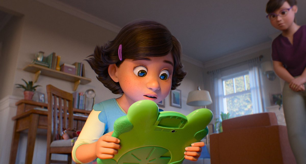 almanaquedisney's tweet photo. JÁ TÁ LIBERADO SONHAR???

O THR rasgou elogios para ‘Toy Story 5’ e apontou que vários votantes da Academia estiveram presentes na Premiere Mundial e aclamaram a produção.

“Quando a Award Season chegar, vai ser difícil parar o filme em Melhor Animação e Melhor Canção Original, e ele também pode entrar em Melhor Filme e Melhor Roteiro Adaptado. Além de ser extremamente divertido, ele também tem algo a dizer sobre o mundo. (…) Dada a qualidade de Toy Story 5 e a baixa competição esse ano, parece certo que esse novo filme vai ser indicado e possivelmente vai vencer Melhor Animação”.