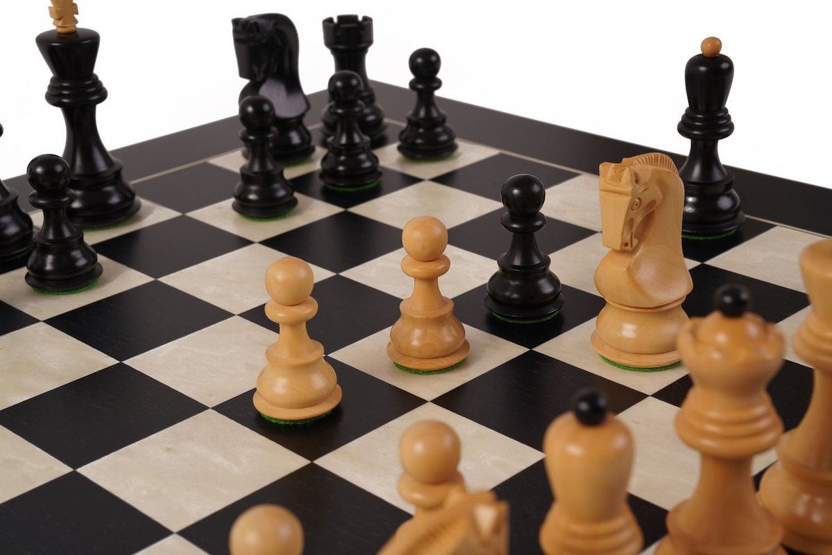 ChessAndBridge's tweet photo. The Zagreb #Chess Set - a distinctive set inspired by a design that was extremely popular in Eastern Europe. It's most noticeable feature is the contrasting coloured cross and ball finials.more high quality images here: https://t.co/hOJf0rbbK8 #chessset #woodenchessset #chessgift https://t.co/Pw2C03u61h