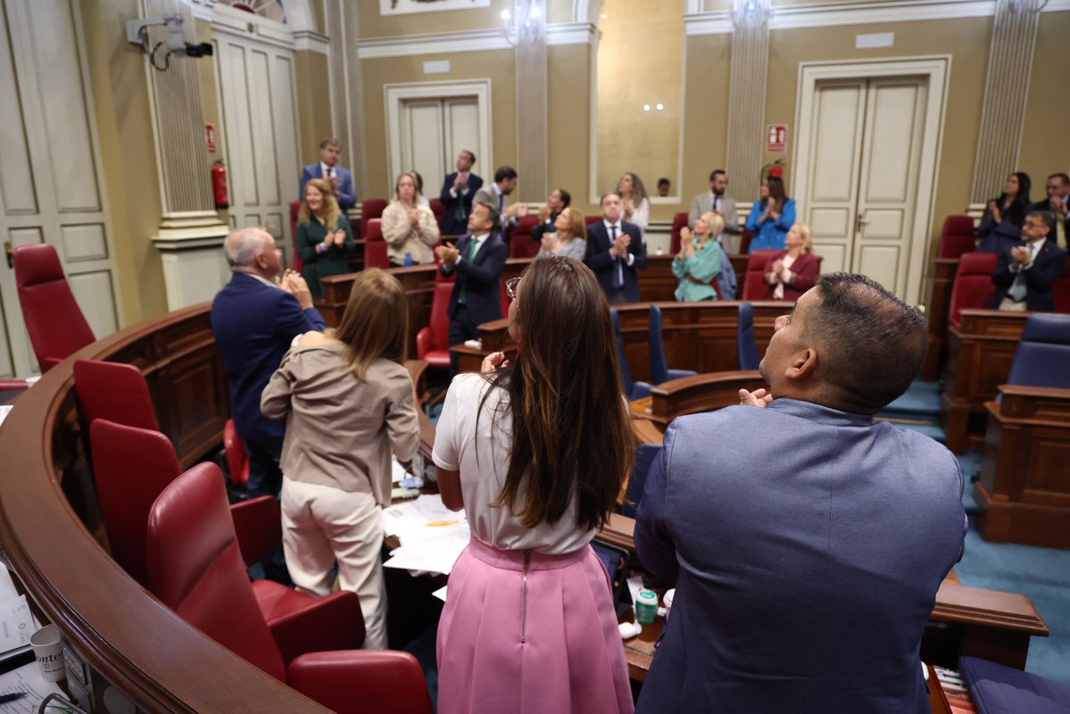 parcan's tweet photo. 🏛️ Hoy hemos aprobado la reforma de la Ley de Cabildos Insulares, una norma clave para adaptar estas instituciones al Estatuto de Autonomía de 2018, reforzar el autogobierno de nuestras islas y modernizar su organización y funcionamiento. 🧵 https://t.co/2oHY992Jbq