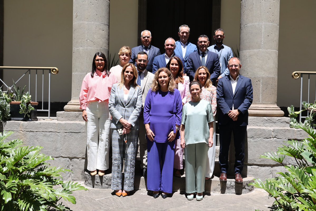 parcan's tweet photo. 🏛️ Hoy hemos aprobado la reforma de la Ley de Cabildos Insulares, una norma clave para adaptar estas instituciones al Estatuto de Autonomía de 2018, reforzar el autogobierno de nuestras islas y modernizar su organización y funcionamiento. 🧵 https://t.co/2oHY992Jbq