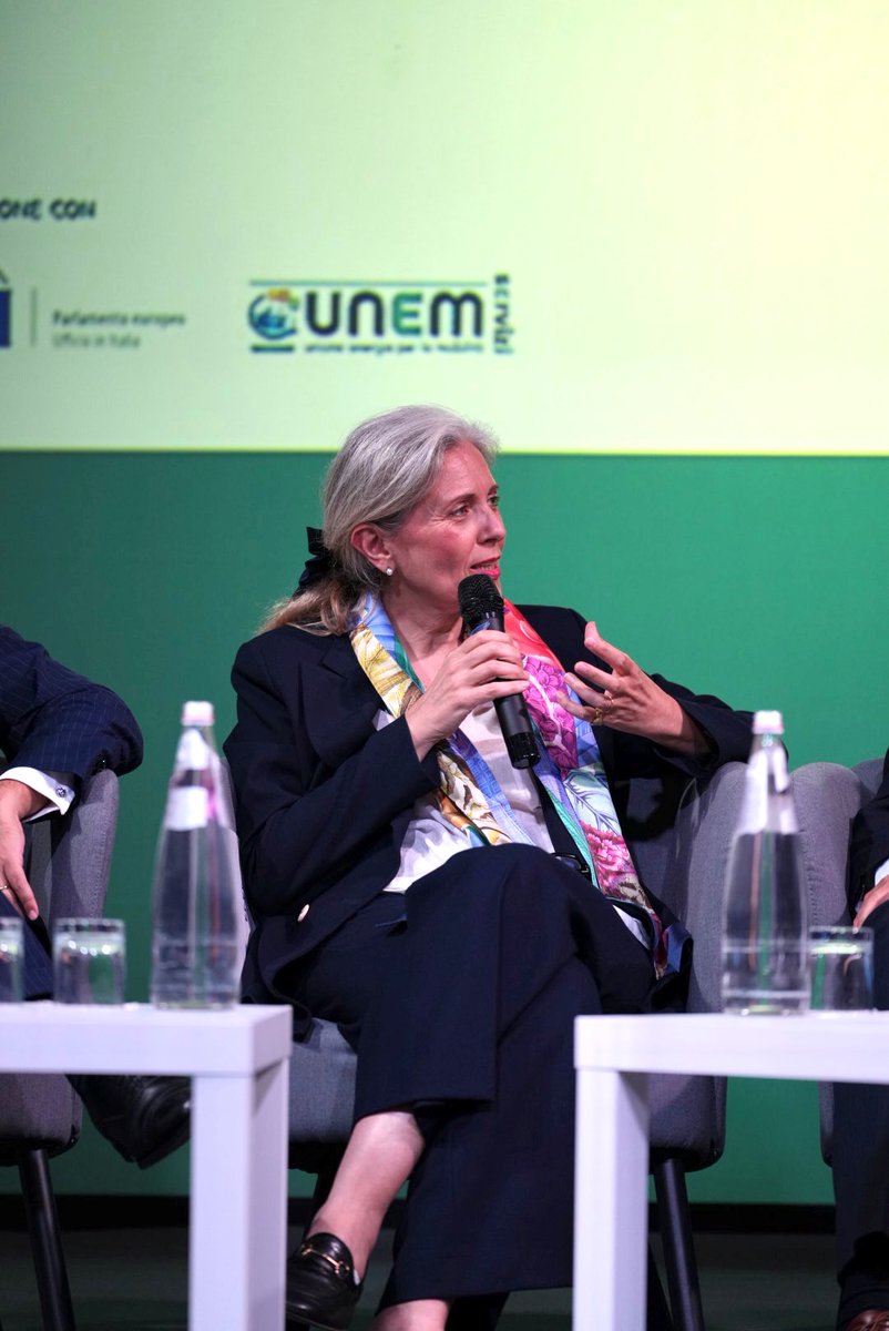 ENEAOfficial's tweet photo. 📅 𝐄𝐕𝐄𝐍𝐓𝐎, oggi 10 giugno - La Presidente ENEA 𝐅𝐫𝐚𝐧𝐜𝐞𝐬𝐜𝐚 𝐌𝐚𝐫𝐢𝐨𝐭𝐭𝐢  all’assemblea #UNEM (Unione Energie per la Mobilità ).

📹 Per rivedere l’intervento della presidente: 
👉 https://t.co/tiXetMrbxE

@unem_it @MASE_IT https://t.co/LaPaGdMBas