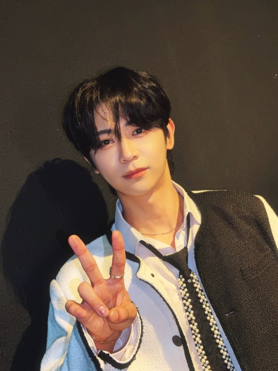 orbit5_ofcl's tweet photo. [from YOUNGHOON]
仕事で大変の中今日SHAKE観に来てくれてありがとうございます！
楽しい時間でした!
また早く会いましょう☺️
あきとくんありがとうございました！またよんでください！
おやすみなさい　

#ORβIT #오르빗
#YOUNGHOON https://t.co/QOWel3hFEy