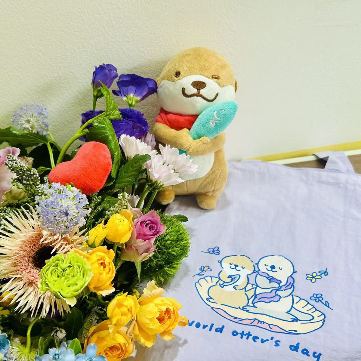 Shinewaterc's tweet photo. 今日はTataの10周年記念日です〜

いつも見守ってくださる皆さま、
応援してくださる皆さま、
本当にありがとうございます！

これからも、ゆるくて楽しくて、
ちょっと癒されるような作品をたくさん届けられるよう頑張ります🌿

これからもBibi&amp;Tataをよろしくお願いします��！
#ottertata #カワウソ https://t.co/1msSAsUBo7