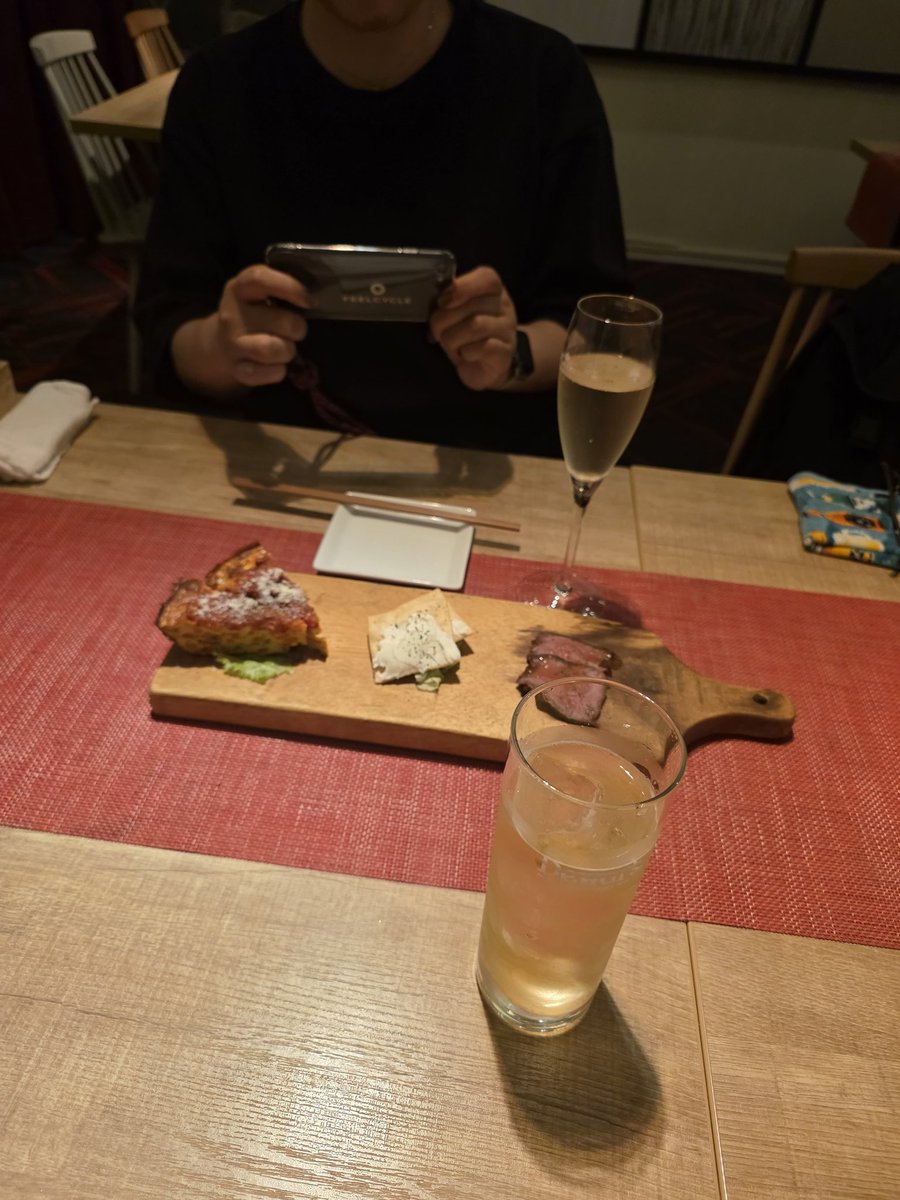 rsr9lr's tweet photo. 裏アカおばさんと牡蠣食ってhub行って解散。 https://t.co/jDyfX8qwFE