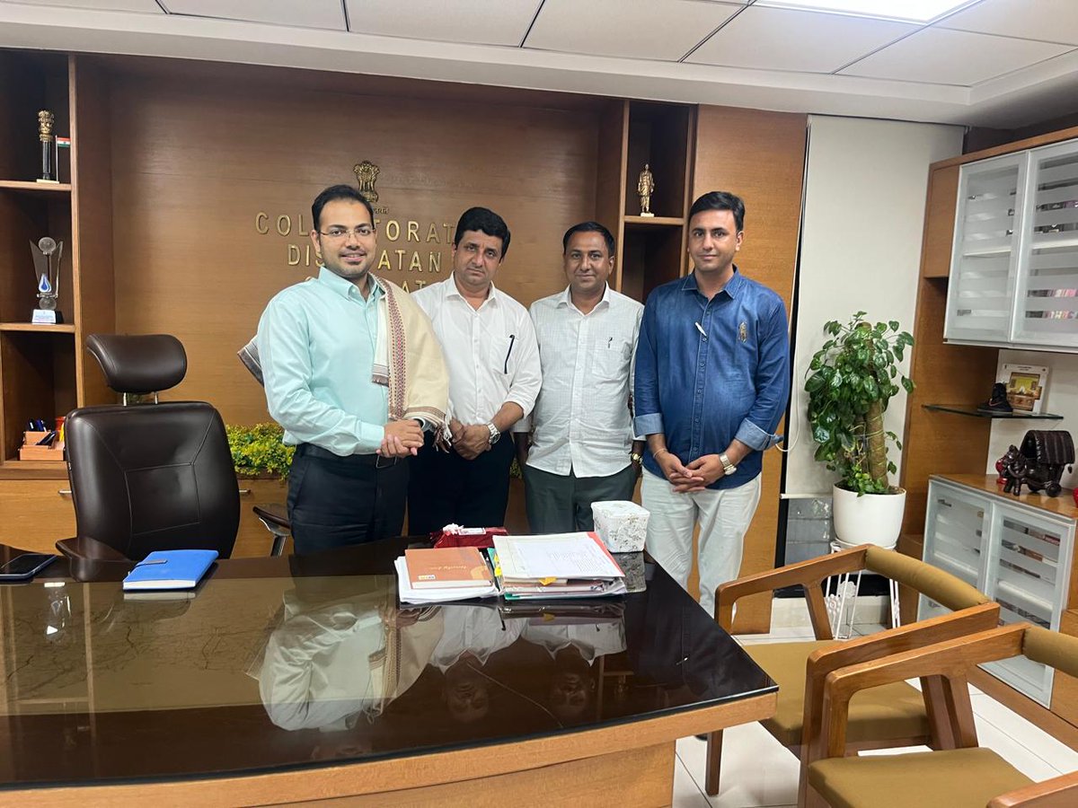 Manurabari22's tweet photo. પાટણ જિલ્લાના કલેકટર શ્રી ડો. પ્રશાંત જીલોવા સાહેબ સાથે શુભેચ્છા મુલાકાત https://t.co/VRQ1qkDKPT