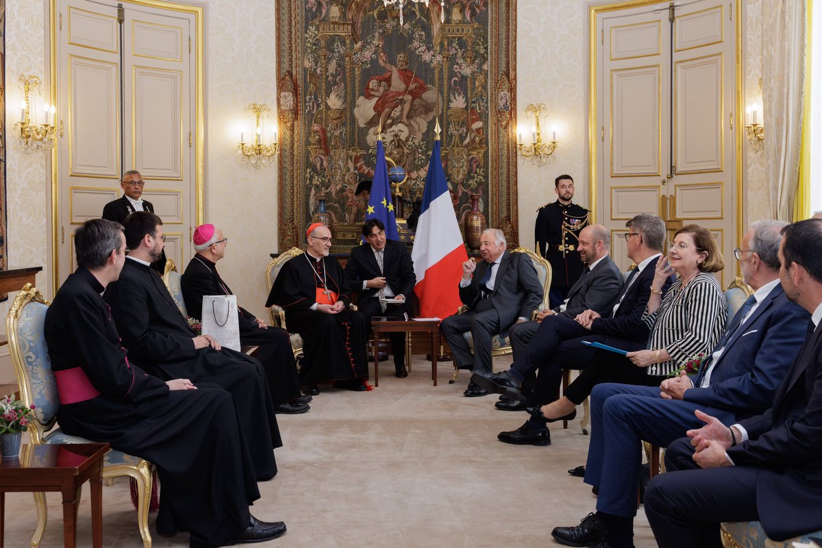 gerard_larcher's tweet photo. J’ai reçu le Cardinal Pierbattista Pizzaballa, Patriarche latin de Jérusalem @LPJerusalem afin de lui exprimer le soutien du @Senat aux Chrétiens de Terre Sainte, alors que leur situation ne cesse de se dégrader et qu'ils sont de plus en plus la cible de violences. Les Chrétiens sont chez eux à Jérusalem et en Terre sainte, au même titre que les croyants des autres religions.