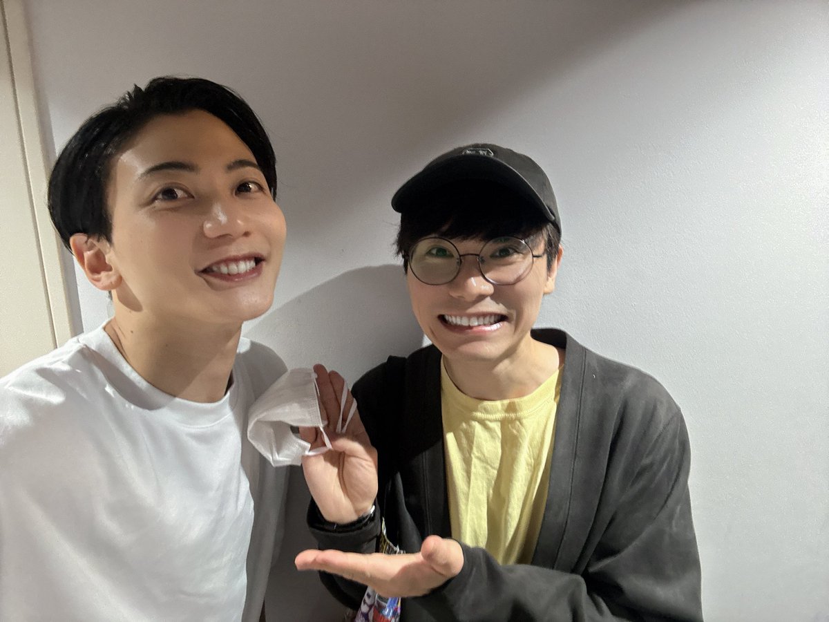 agata_christy53's tweet photo. #泡沫に光
空組初日開幕しました!!
ご来場誠にありがとうございました！
無事に幕が開きホッとしつつも明日から2公演集中して頑張ります！！！

初日公演ひろさんが見に来てくれました！
久々に会えてパワーも貰えました！！！！ https://t.co/7dD0R8cA9t