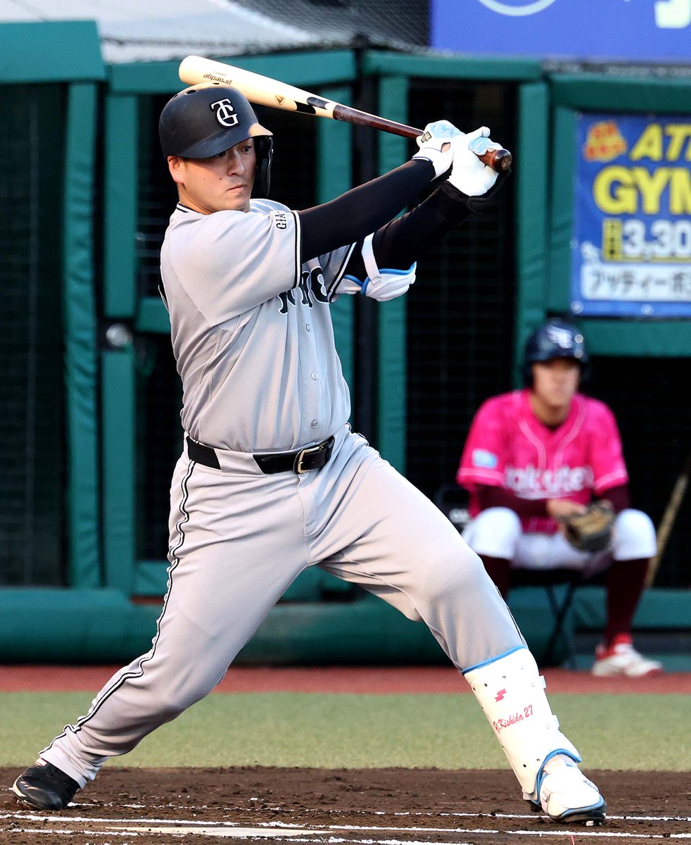 TokyoGiants's tweet photo. 【一軍】巨人 7-0 楽天

先発の #戸郷翔征 投手は9回無失点14奪三振の好投で今季3勝目！
一回表 #岸田行倫 選手の二ゴロの間に #浦田俊輔 選手が生還し先制。その後 #ダルベック 選手の2試合連続本塁打などでこの試合計7得点し勝利👏

試合詳細はこちら
https://t.co/K6QYiya4y4 https://t.co/V9cfdb9Z8V