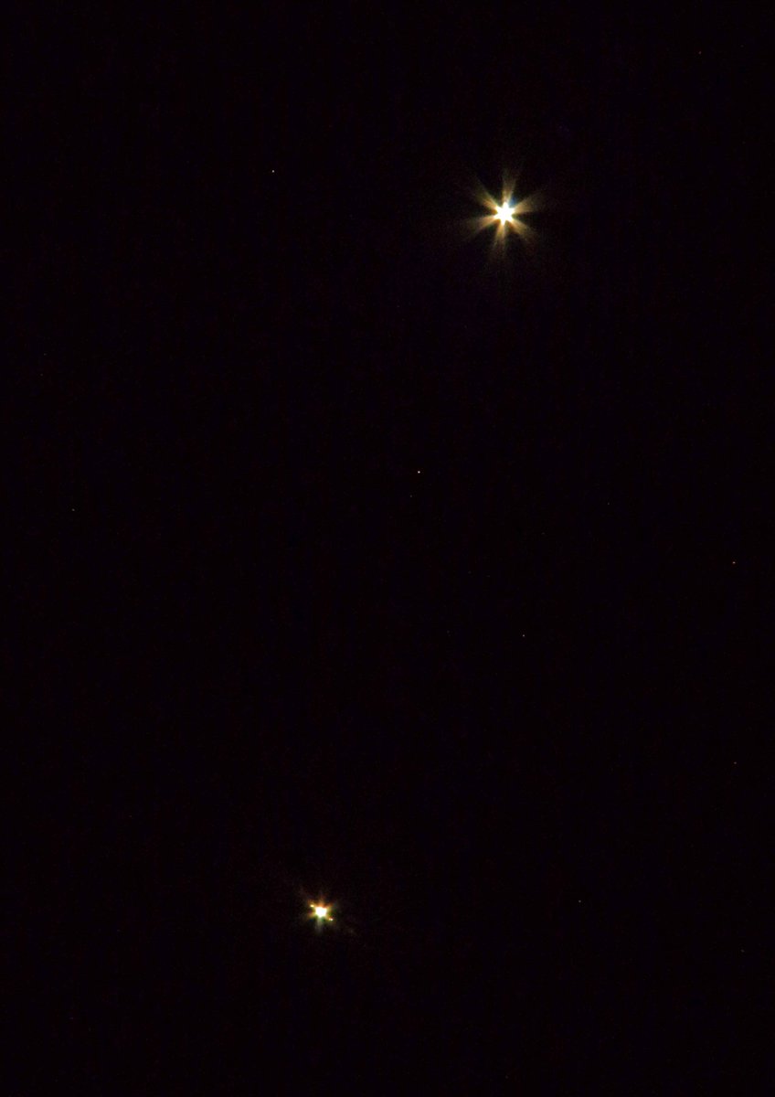 etplace's tweet photo. 岩手山、金星と木星

①6月10日20:54　だいぶ沈んできた頃に快晴
　（ふたご座とともに）
②同20:24　雲多目ながら、右下超低空に水星
③300mm望遠ちょい絞りで二惑星を同一画角で

岩手県盛岡市門前寺 https://t.co/QGmW9ZVEPT