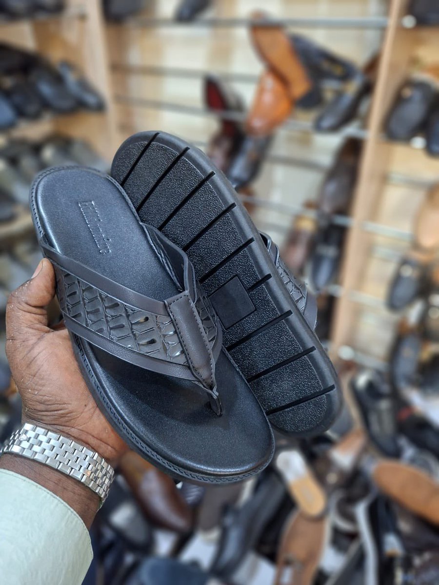dinero_crocs's tweet photo. + sizes 40 to 46

🏷️— N22,000 https://t.co/QYtWlrahgj