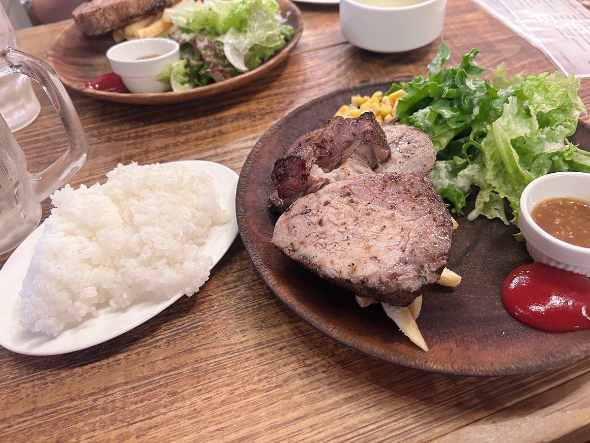 klan_dayo's tweet photo. つばきちとランチ🍽️
上野散策した🚶🏼‍♀️
色々と変わってたなぁ https://t.co/iGJX8LC7uw