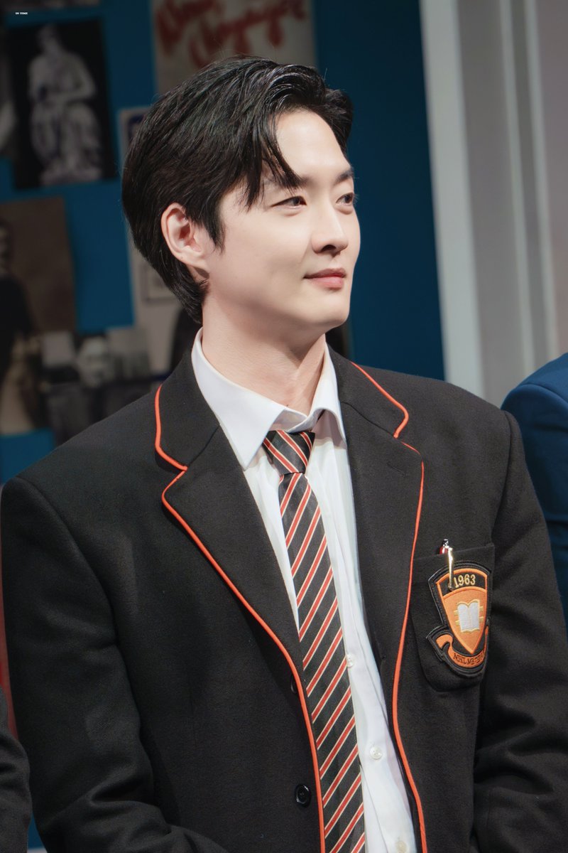 intimeof's tweet photo. 260607 낮 연극 히스토리보이즈
막공 무대인사

데이킨 #강영석

아주 재미있는, 게임 같은 거지. https://t.co/rglhJKR2zQ