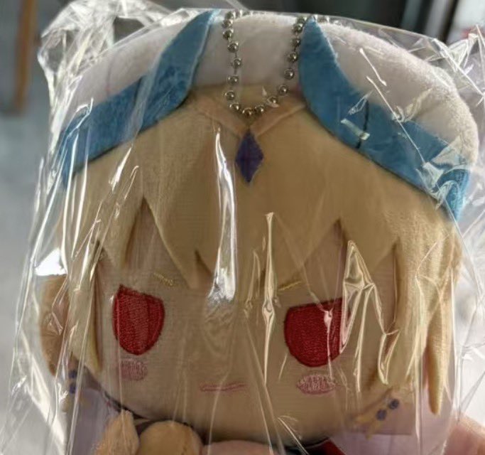 a_azureee's tweet photo. 从来没看过什么费特和玩过什么爱抚鸡欧，也不知道什么型月公司，偶然上网看到了一位金发红瞳男当时就想发誓想给他效命，谢谢 https://t.co/0aIAgPqsNu