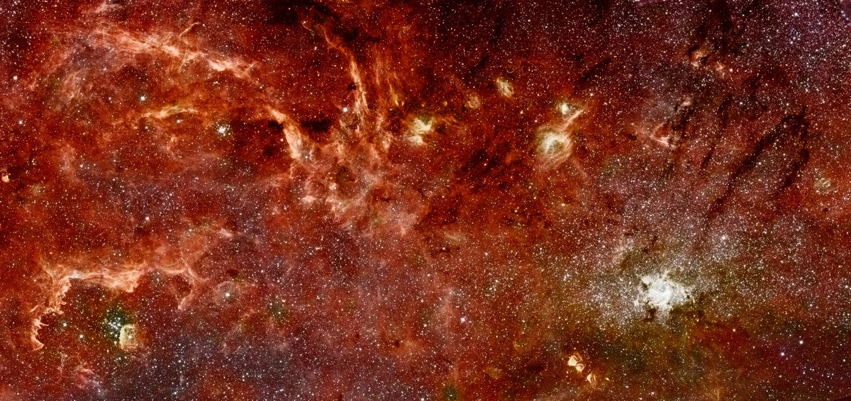 WorldAndScience's tweet photo. Spectacular: A composite colour infrared view of the Milky Way’s centre reveals massive stars never seen before and intricate whorls of ionised gas spanning the central 300 light-years.

Credit: NASA, ESA and Q.D. Wang (University of Massachusetts, Amherst) https://t.co/2YBmKCi7y2