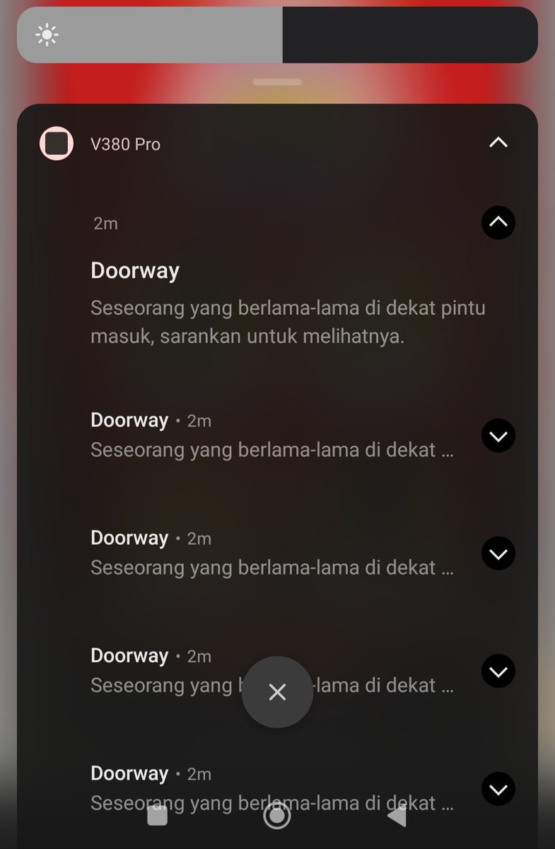 zieyujkt's tweet photo. Punya cctv kerjaanya nakutin mulu. Giliran ada orang beneran di dket pintu,  ga ada notif. Sekalinya ada notif pas diliat videonya jam 2 pagi trus ga ada siapa2 https://t.co/p2uEcH2P9V