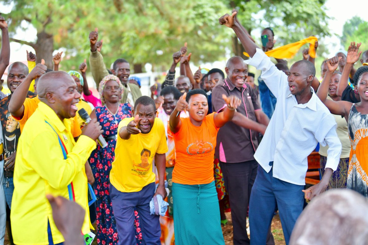 KampalaPost's tweet photo. NRM’s Kikuube District Chairperson Candidate Courts Voters Ahead of Poll https://t.co/WxCqGtVBO1 https://t.co/5A5ouFpsfz