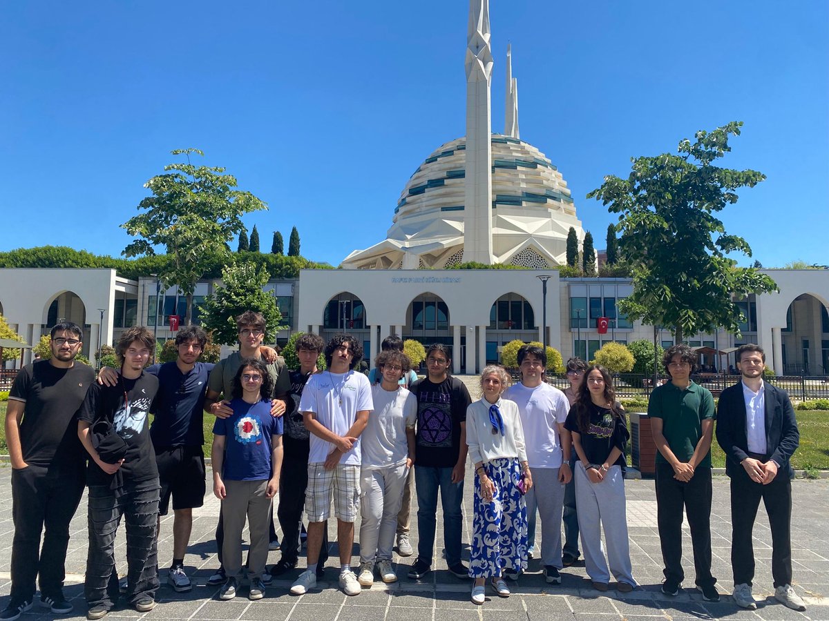 maarif1955's tweet photo. Değerler Kulübü öğrencilerimizle Marmara Üniversitesi İlahiyat Fakültesi ve Camii’ni ziyaret ettik. Prof. Dr. İsmail Taşpınar’ın değerli katkılarıyla gerçekleşen söyleşi, öğrencilerimiz için ufuk açıcı bir deneyim oldu. Nazik ev sahiplikleri için teşekkür ederiz.
#DeğerlerKulübü https://t.co/neHyHcVjkW